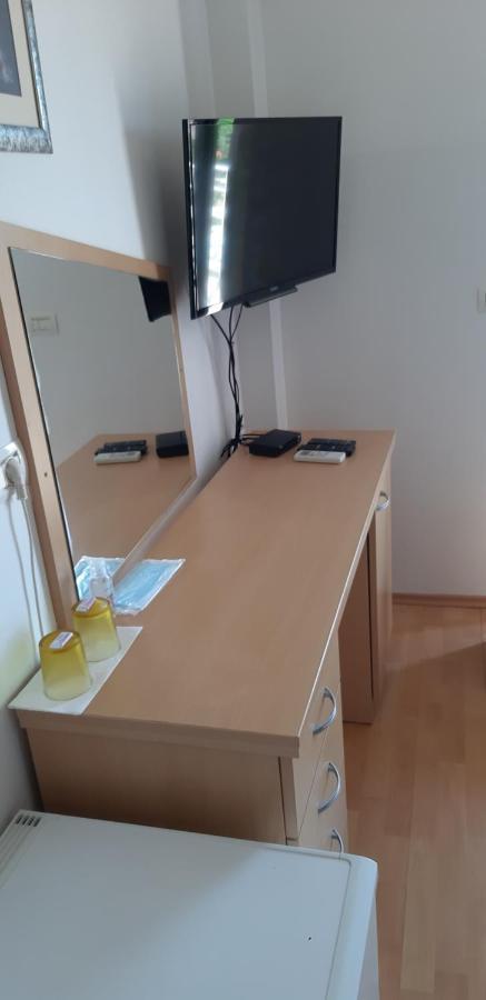 Apartments & Rooms Villa Adamovic 우마그 외부 사진