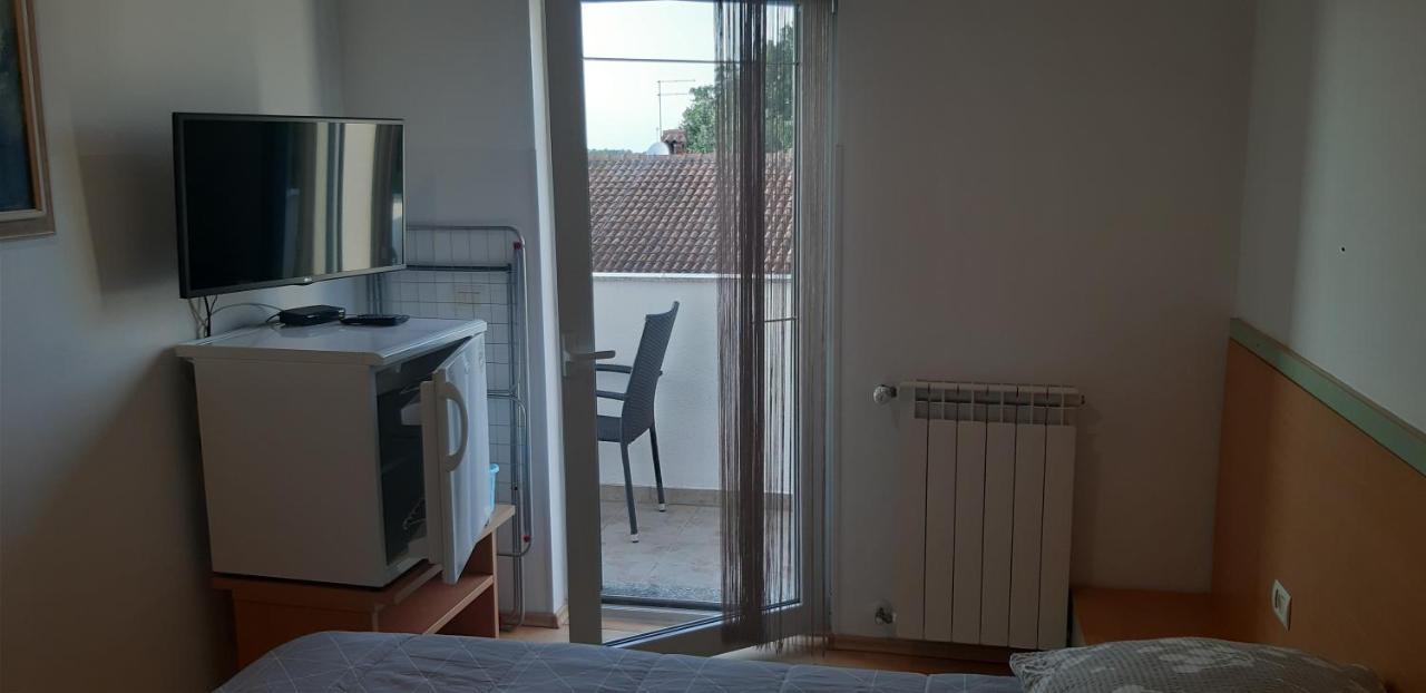 Apartments & Rooms Villa Adamovic 우마그 외부 사진