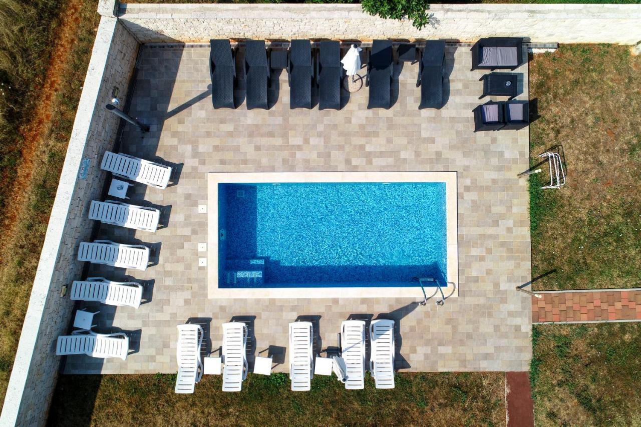 Apartments & Rooms Villa Adamovic 우마그 외부 사진
