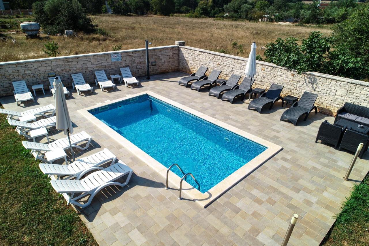 Apartments & Rooms Villa Adamovic 우마그 외부 사진